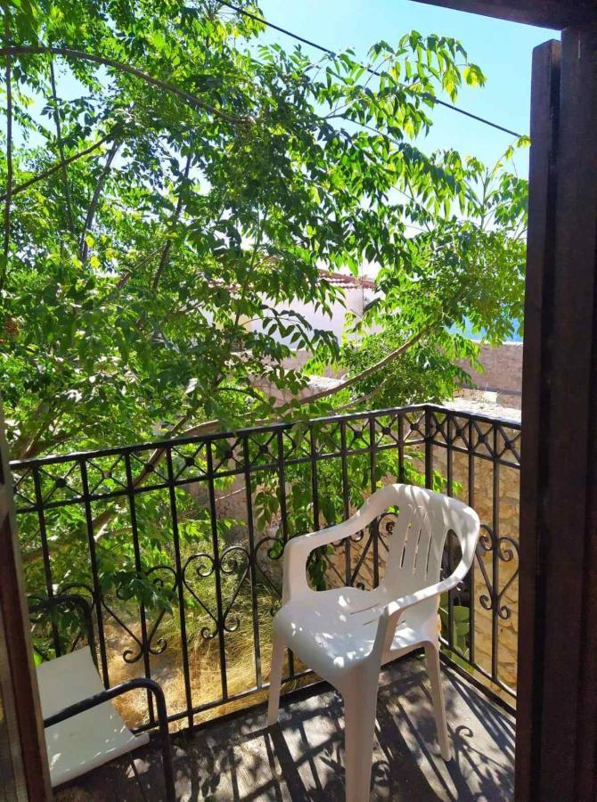 Rosalia Apartments Chalki Town المظهر الخارجي الصورة
