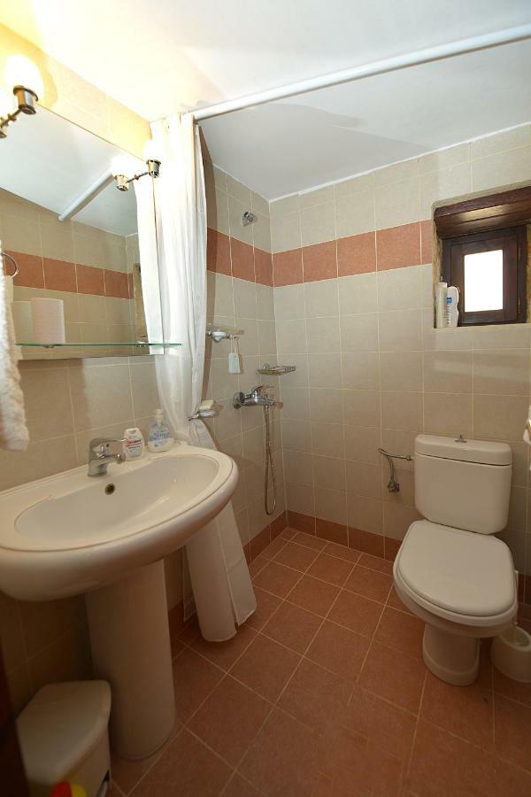 Rosalia Apartments Chalki Town المظهر الخارجي الصورة