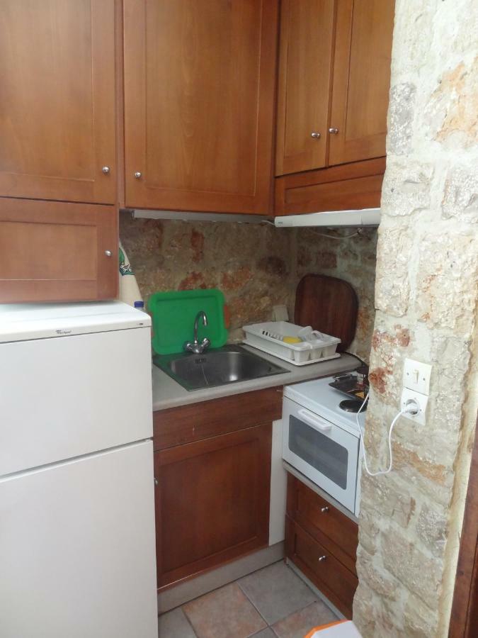 Rosalia Apartments Chalki Town المظهر الخارجي الصورة