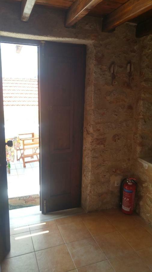 Rosalia Apartments Chalki Town المظهر الخارجي الصورة
