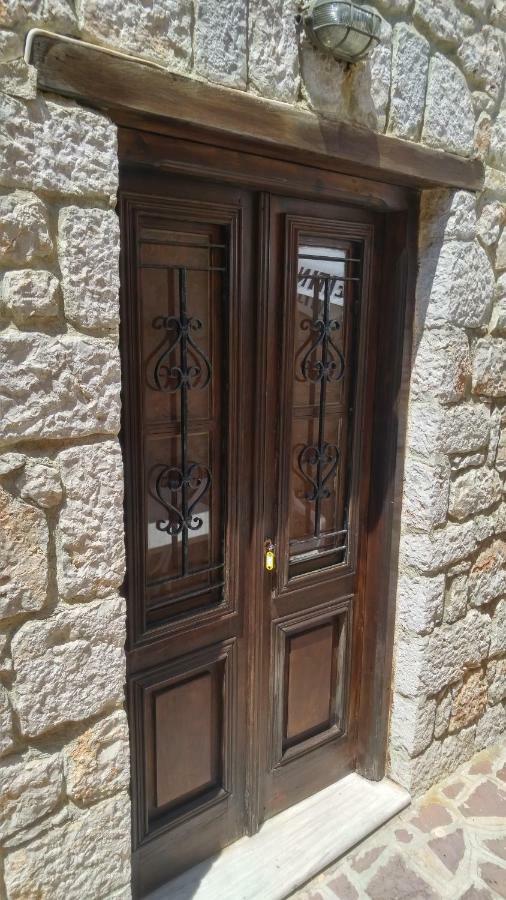 Rosalia Apartments Chalki Town المظهر الخارجي الصورة