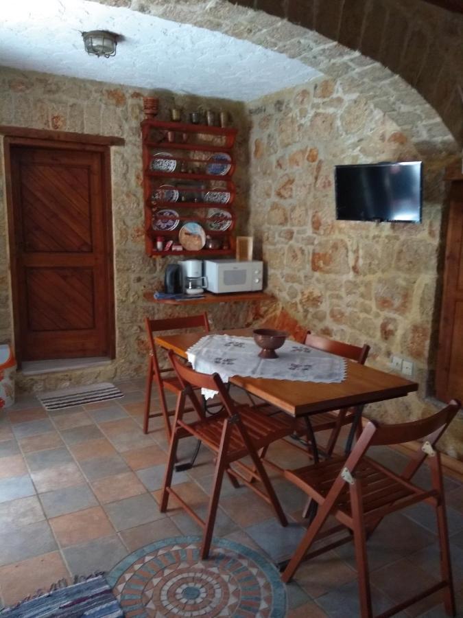 Rosalia Apartments Chalki Town المظهر الخارجي الصورة