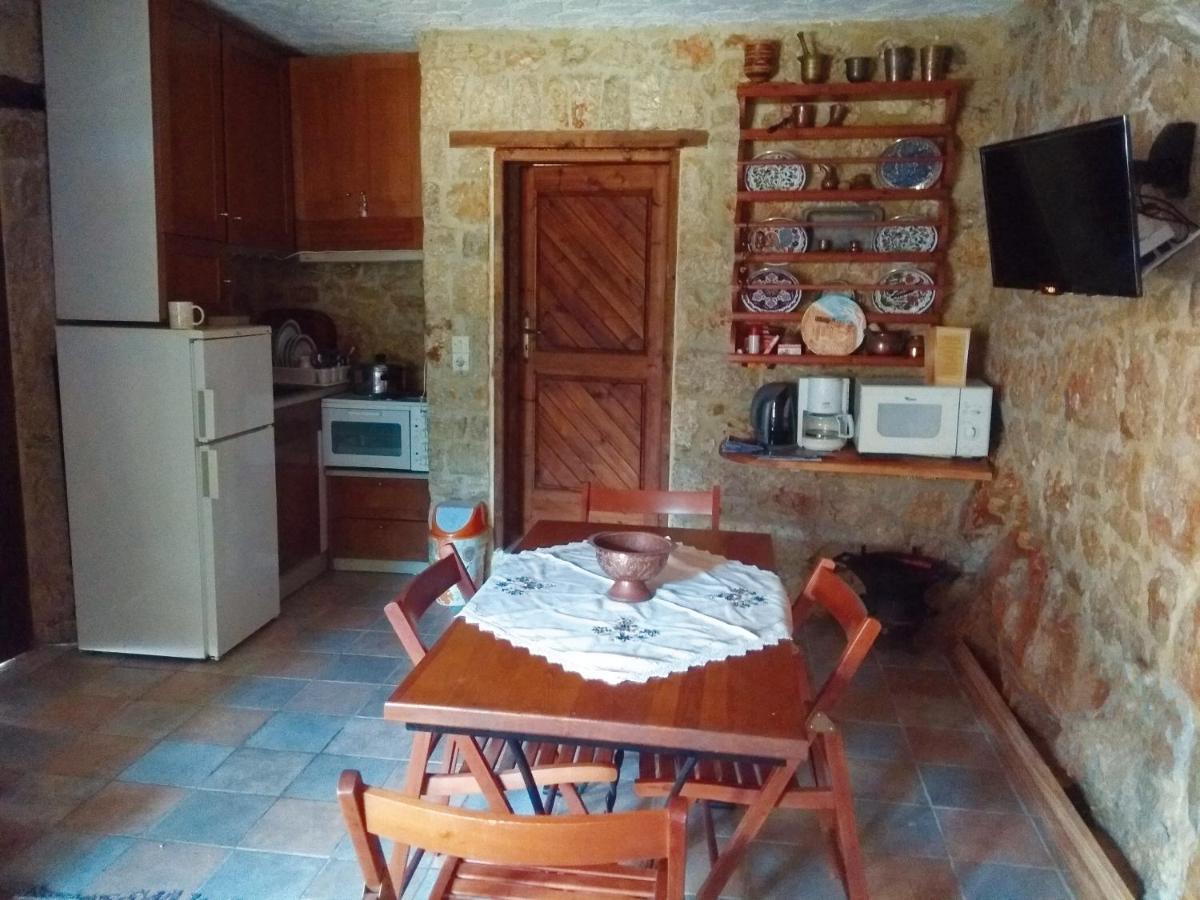 Rosalia Apartments Chalki Town المظهر الخارجي الصورة