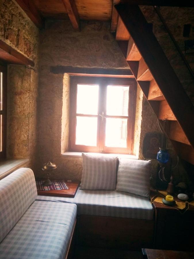 Rosalia Apartments Chalki Town المظهر الخارجي الصورة