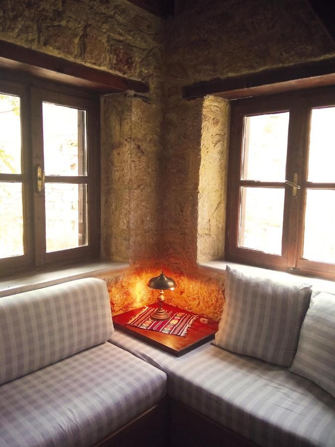 Rosalia Apartments Chalki Town المظهر الخارجي الصورة