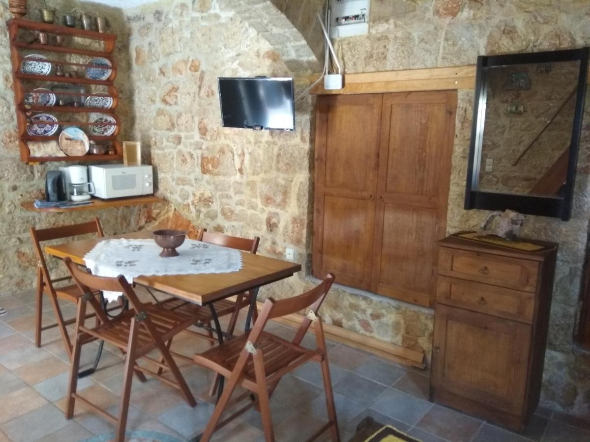 Rosalia Apartments Chalki Town المظهر الخارجي الصورة