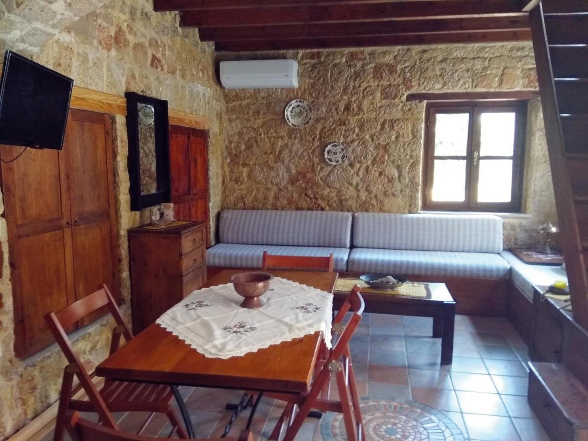 Rosalia Apartments Chalki Town المظهر الخارجي الصورة
